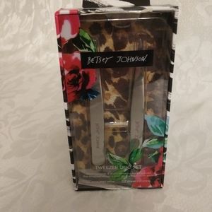 Betsey Johnson Tweezer Duo Set